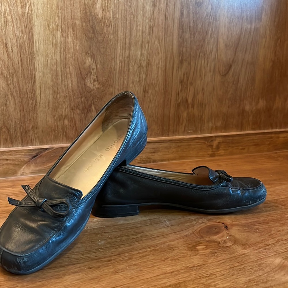 Antonio Melani black flats with bow.size 8